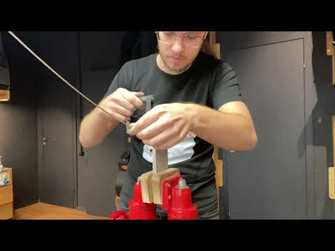 Видео: Ремонт классической гитары