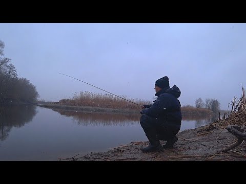 Видео: ПОСТАВИВ ГРУШКУ І ВІДРАЗУ ПОЧАВСЯ КЛЬОВ. Берегова рибалка на спінінг