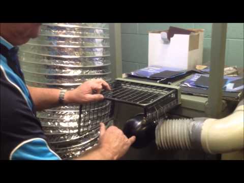 Видео: Боулы для травы: тестирование, штамповка и ремонт — за кулисами Центра испытаний боулзов