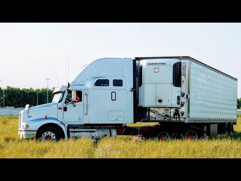 Видео: ЧТО У МЕНЯ В КАБИНЕ? INTERNATIONAL 9200 EAGLE -  Мой грузовик ВНУТРИ - КВАРТИРА СТУДИЯ!