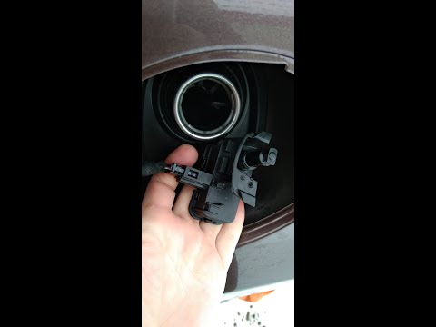Видео: Починил привод лючка топливного бака VAG 8K0862153H