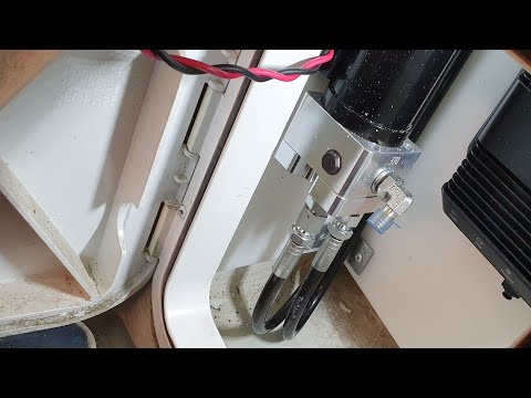 Видео: Установка помпы автопилота Hy-ProDrive PR+ / Raymarine во всех подробностях  (Часть 4)