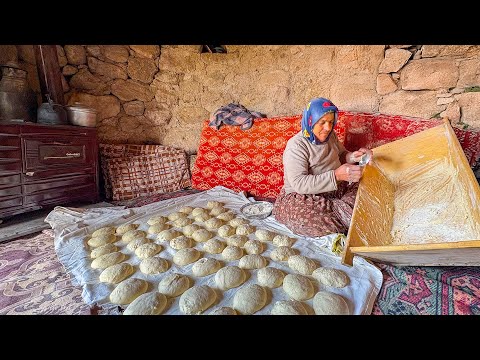 Видео: Тандури-хлеб в земляной печи - Жизнь в каменном доме