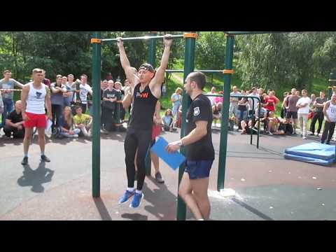 Видео: Классические подтягивания на перекладине (teenagers)