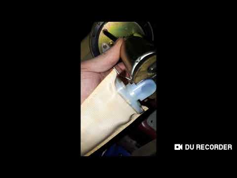 Видео: МАЗДА ДЕМИО. Дэмочка подвела. Не качает бензонасос на Мазде Демио.