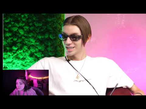 Видео: Даша смотрит МАЛЬЧИШНИК: Андрей Петров vs Саша Великолепный