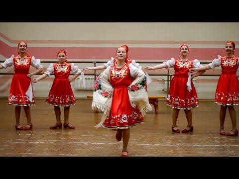 Видео: «Девичьи посиделки», девичий танец. Ансамбль «Расея».