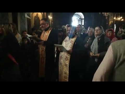Видео: Акатист Светој Петки пред њеним чудотворним моштима у Јашију у Румунији