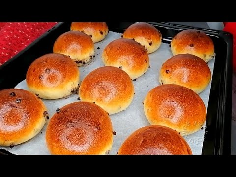 Видео: БУЛОЧКИ С ШОКОЛАДНОЙ КРОШКОЙ | Как приготовить мягкие булочки с шоколадной крошкой: ваши идеальны...