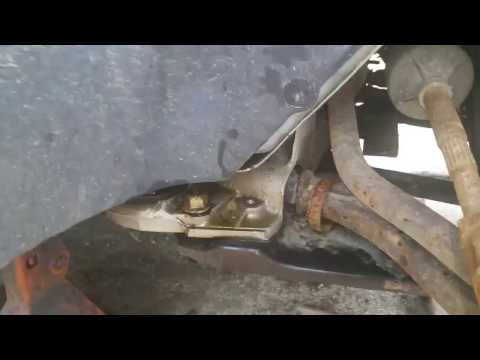 Видео: Как заменить сайлентблок нижнего рычага подвески Dodge Caravan или Chrysler Town & Country 2001 -...