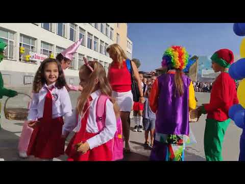 Видео: Първокласниците на СУ "Д-р П. Берон" в Свиленград влизат за първия си час