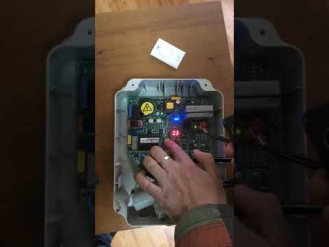 Видео: Плата управления E045. Запись пультов с кодировкой RC и SLH