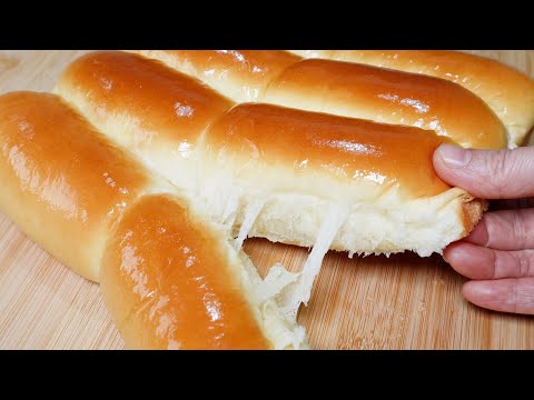 Видео: Замесите вручную, чтобы получился мягкий и вкусный сырный хлеб.