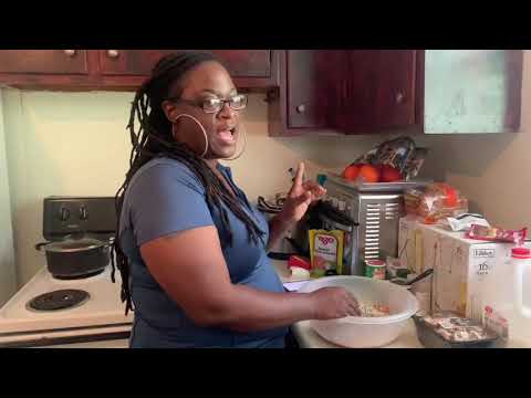 Видео: Домашний стейк Солсбери с грибами и луком, картофельным пюре и стручковой фасолью