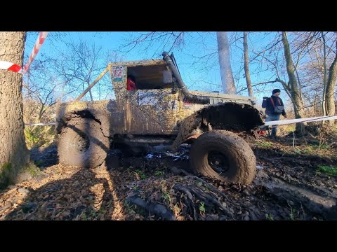Видео: Разные Suzuki Vitara vs разные Нивы vs ГАЗ-69 с M57 #OFFROAD по качественном болоту UFC KYIV финал