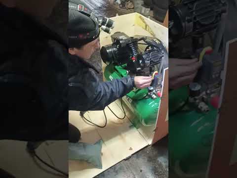Видео: 2-х Поршневой масляный воздушный Компрессор Electrolite 480/50 (480 л/м, ресивер 50 л, 2200 Вт, 10б)