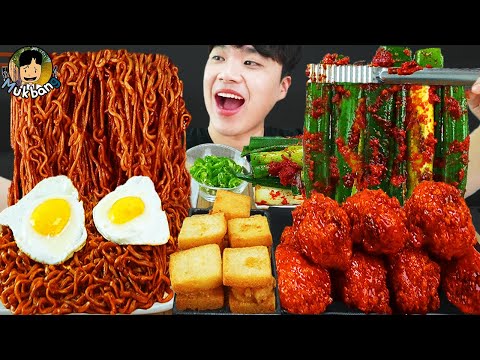 Видео: ASMR MUKBANG | Жареный цыпленок, стейк, лапша с черной фасолью, кимчи Корейская еда