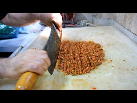 Видео: Самая вкусная турецкая уличная еда: турецкая пицца (Lahmacun) | Лучшая уличная еда Стамбула 2022