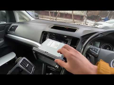 Видео: Снятие автомагнитолы на Фольксваген Шаран и установка FM конвертера