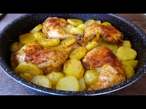 Видео: Куриные бедра с запеченным картофелем. Вкусный обед для всей семьи!