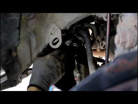 Видео: Toyota Camry XV40 Тойота Камри 2007 года  2,4 Замена пыльника рулевой рейки