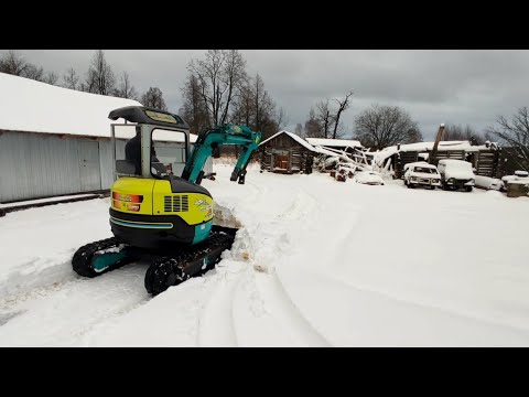 Видео: Уборка снега экскаватором