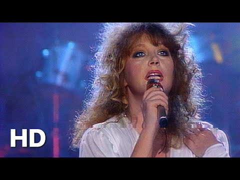 Видео: Алла Пугачёва - Коралловые бусы (Official Video) [«Рождественские встречи»]