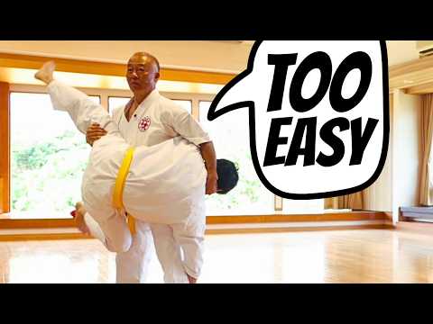 Видео: 60-летний мастер каратэ поднял взрослого человека, как ребёнка
