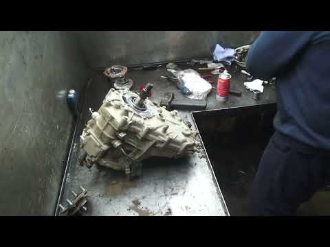 Видео: Тойота Хайлюкс Ремонт раздаточной  коробки