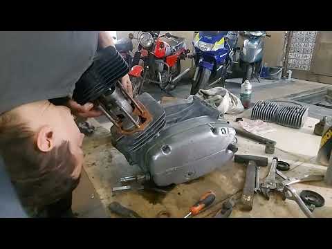 Видео: Ява 350 634/ установка поршневой/ нагорные  иголки/ сборка / Java 350 634/ piston installation