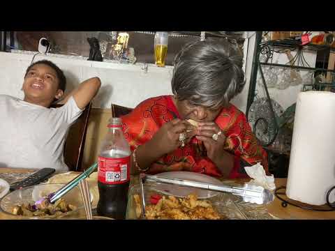 Видео: Сегодня у нас есть куриные карманы и картофель фри из батата.