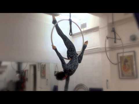 Видео: Воздушное кольцо. Aerial lyra tutorial. Урок 1