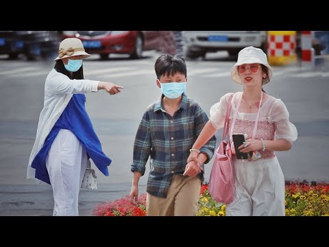 Видео: Что прохожие будут делать, когда видят, что мальчика мучит мачеха?