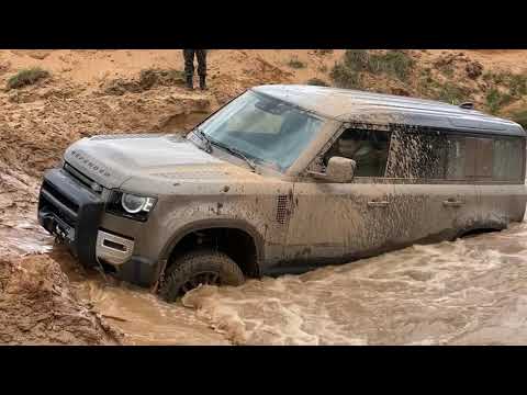 Видео: Топим новый Defender в грязных лужах