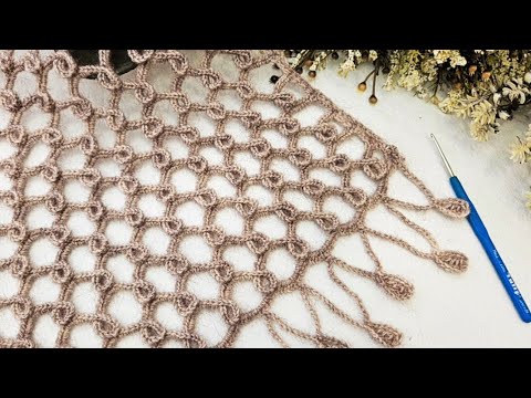 Видео: Невероятно элегантная, очень простая в исполнении модель витой шали, связанной крючком