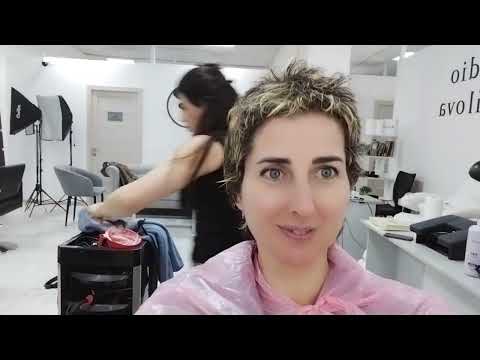 Видео: Сделали мелирование на седые волосы #мелирование#седина#тонирование#окрашиваниеседины#топ
