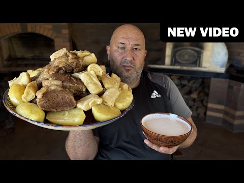 Видео: Приготовили в одном казане. Мясо и пшеничные булочки.