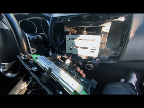 Видео: Как подключить сабвуфер к штатной магнитоле