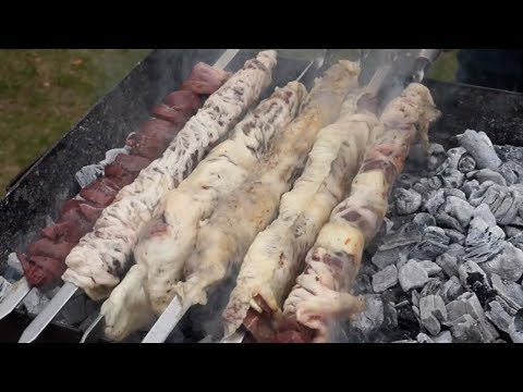 Видео: Шашлык из потрохов ягнёнка,завёрнутый в жировую сетку.Рецепт от Жоржа