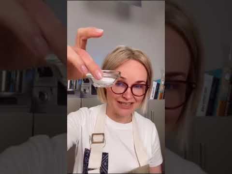 Видео: После третьего темперирования загустел белый шоколад, окрашенный диоксидом
