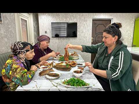 Видео: Бабушка готовит вкусные рецепты | Вкусный рецепт жареной рыбы карп на кухне