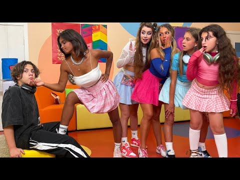 Видео: Момичетата в кампуса се учат да се целуват 😈🔥 Любовни истории в KiKiDo Campus Bulgarian