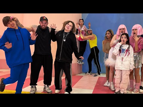 Видео: НОВИ ПРОБЛЕМИ ЗА ПОПУЛАРНЕ ШКОЛАРСКЕ! 😳 Тинејџери су налетели на разбојнике | KiKiDo Campus Serbian