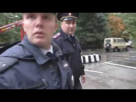 Видео: Как полиция Саратова себе парковки устраивает