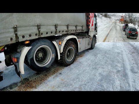 Видео: Движение в колонне через перевал в Норвегии на цепях!