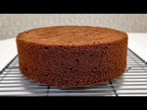 Видео: Лёгкий рецепт шоколадного бисквита для тортов и пирожных/ Simple chocolate sponge cake recipe