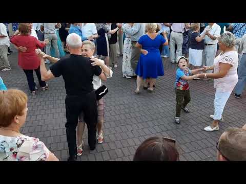 Видео: Трогательная песня, изумительный танец👏👏👏👏