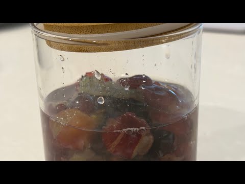 Видео: Как сделать виноградную воду с дикими дрожжами | Основа для Lievito Madre