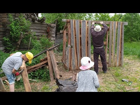 Видео: Разбираем старое строение над колодцем. Работа на участке, ремонт в доме.