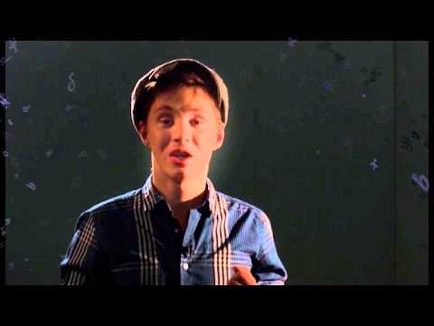 Видео: Стихи на удмуртском читает Максим Григорьев